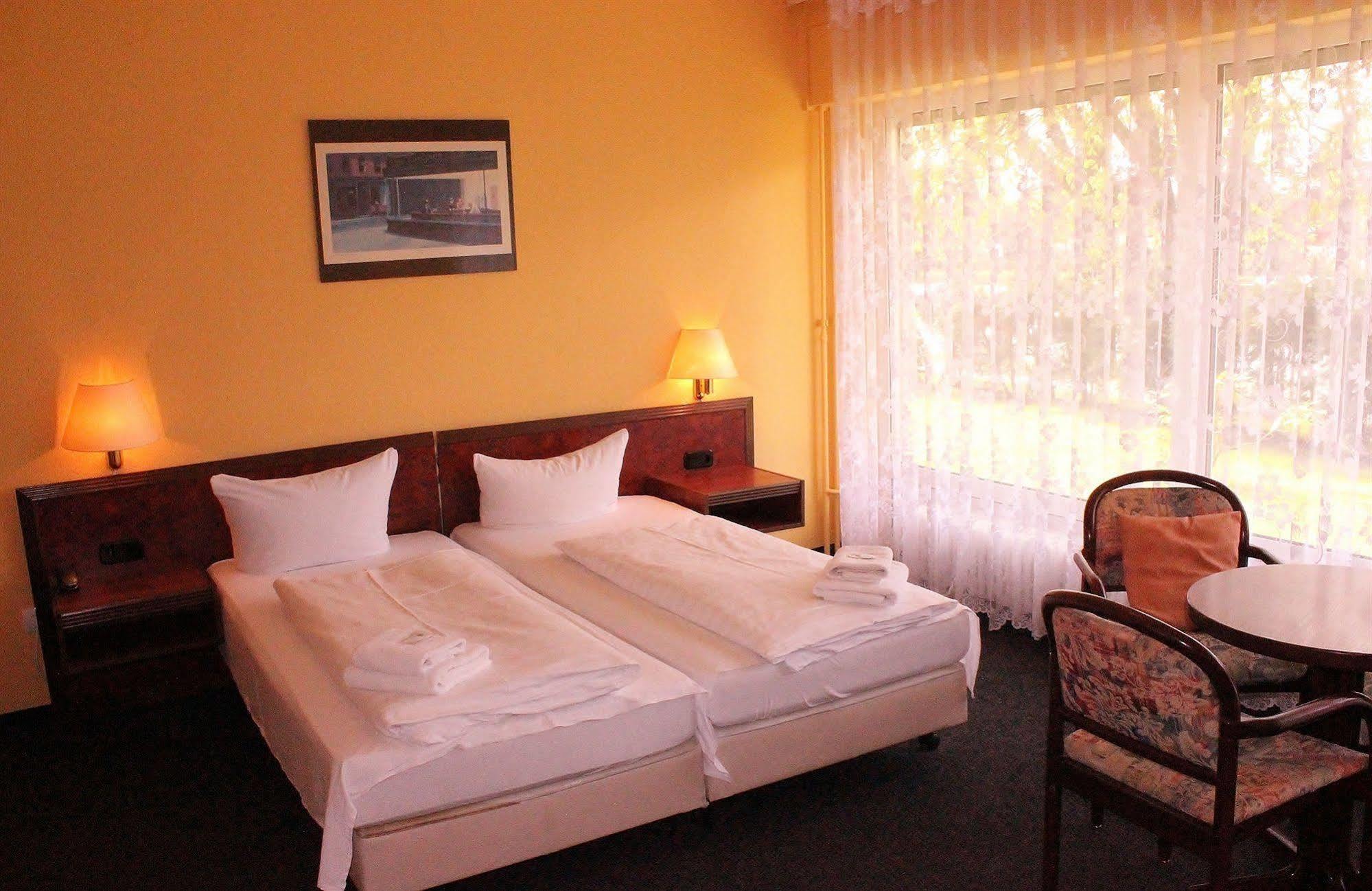 Apartment-Hotel-Dahlem Берлин Екстериор снимка