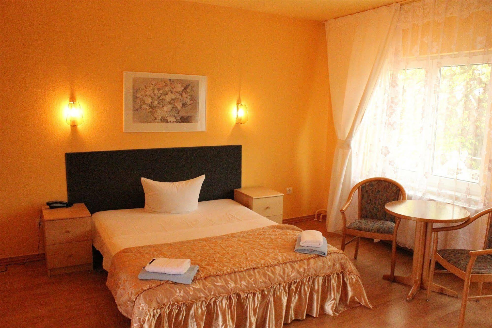 Apartment-Hotel-Dahlem Берлин Екстериор снимка